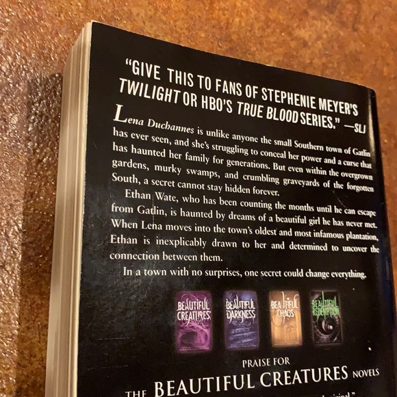 Beautiful Creatures Book - Picture 2 of 8